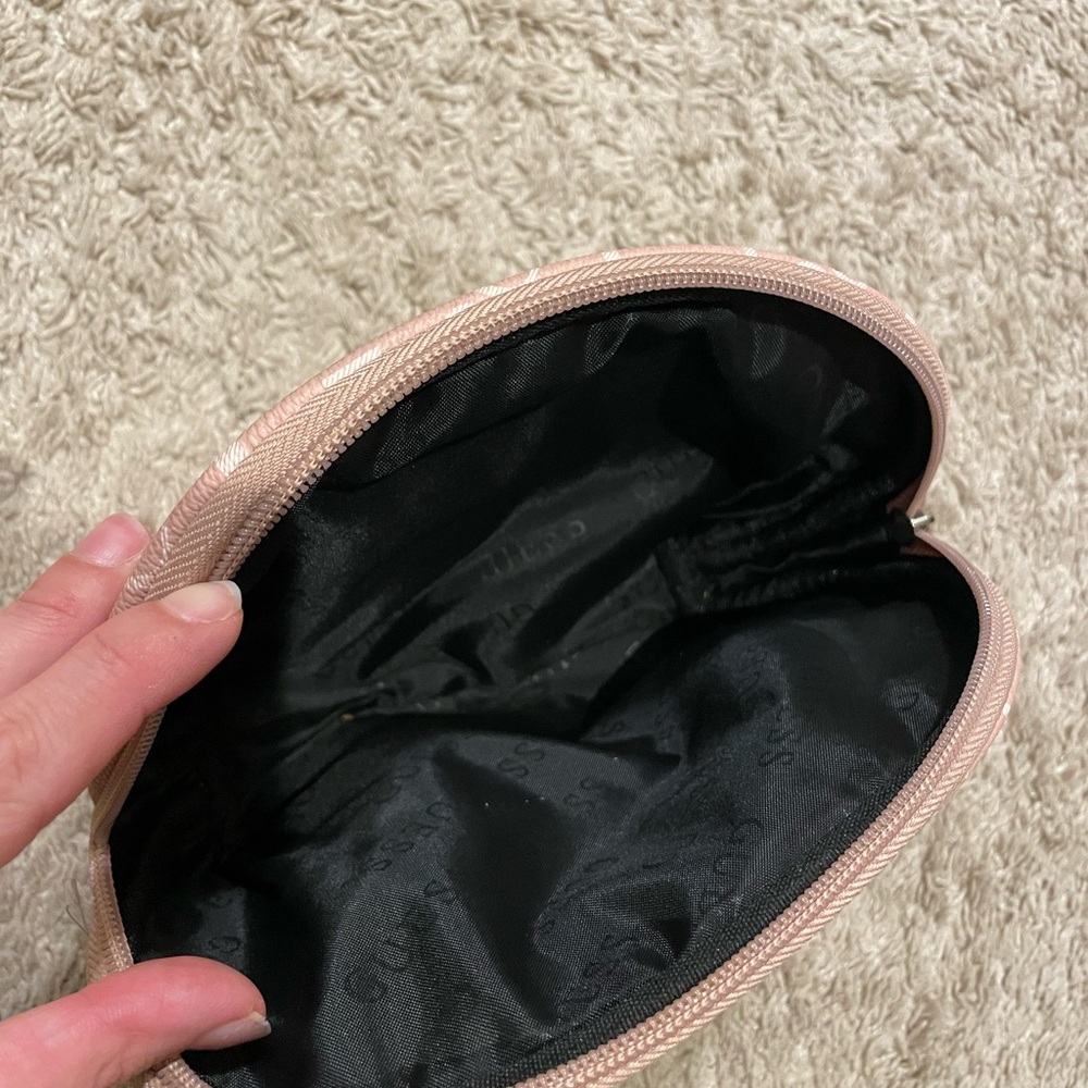 GUESS PINK POUCH - Picture 3 of 3